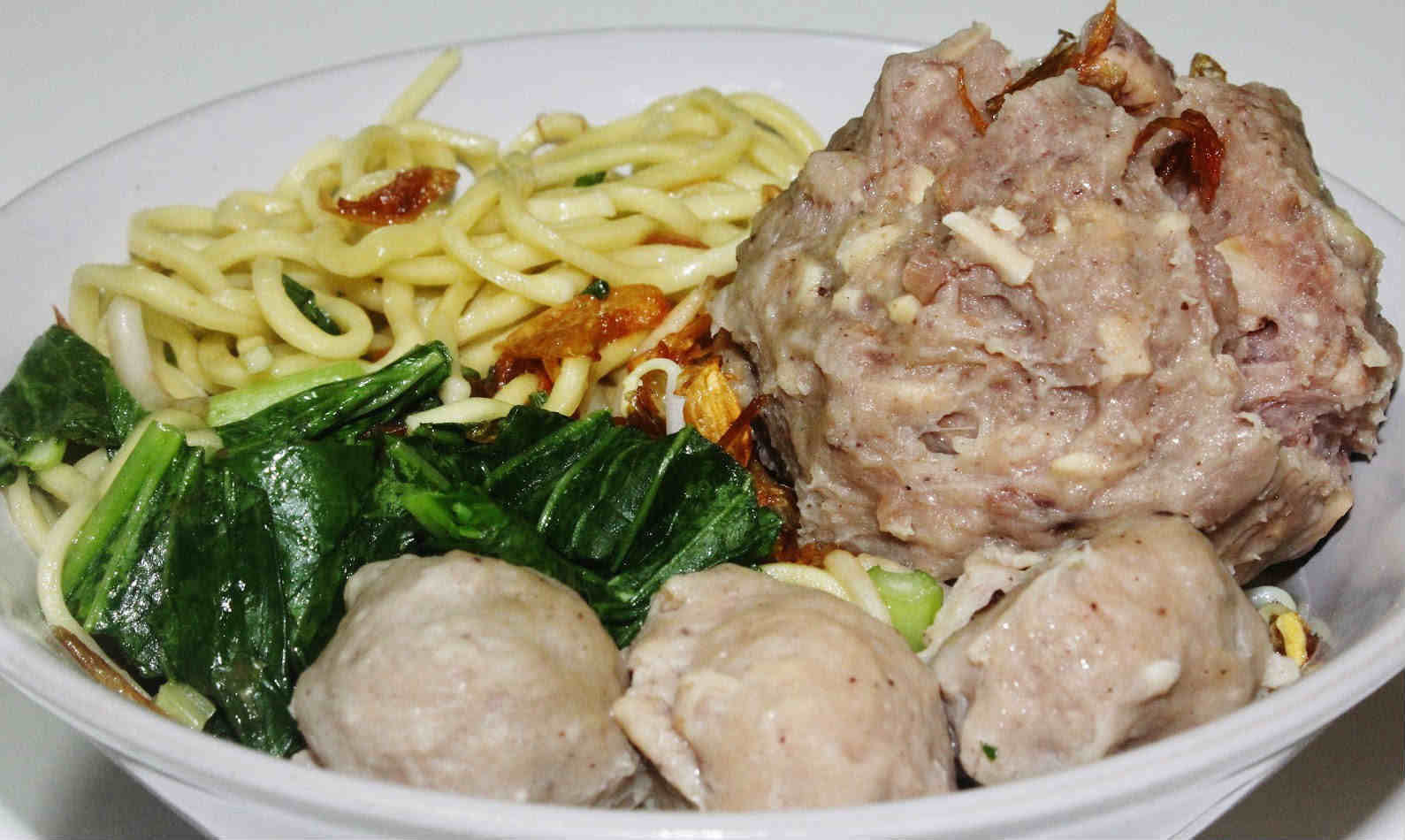 Bakso Urat Spesial Pak Kemung: Rasa yang Menghampiri Setiap Pagi di Kawunganten