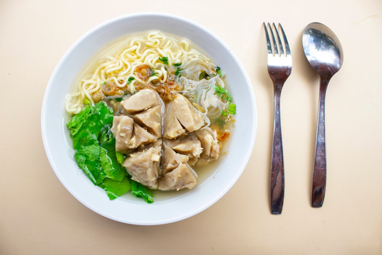 Bakso Urat Spesial Pak Kemung: Rasa yang Menghampiri Setiap Pagi di Kawunganten