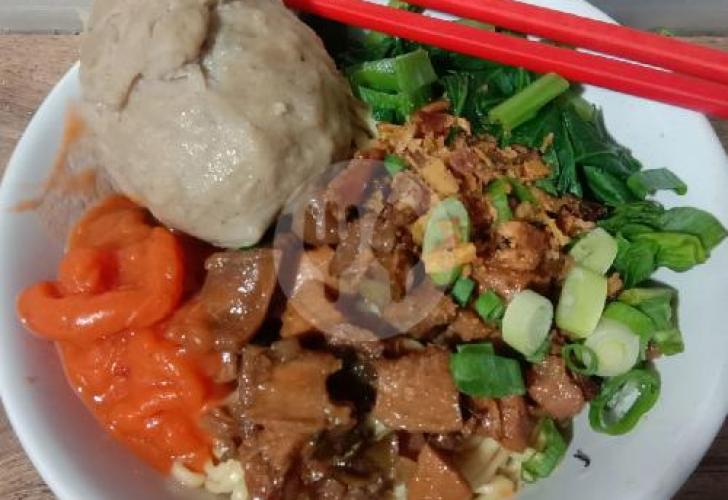 Mencicipi Kelezatan Bakso Urat di Kawunganten: Rasa yang Menggugah Hati